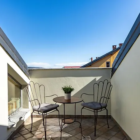Appartamento L'atelier, Artistc Apartment, Ac Wifi, Garage, Arona, By Guestaly Arona